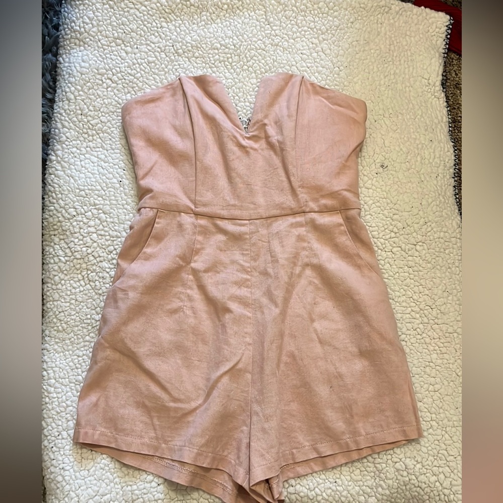 This is a baby pink romper from Showpo. It has pockets and a zip in the back!
